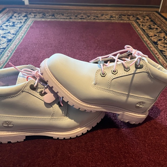 Timberland Women's Cream Boots with Pink Laces - Picture 4 of 12